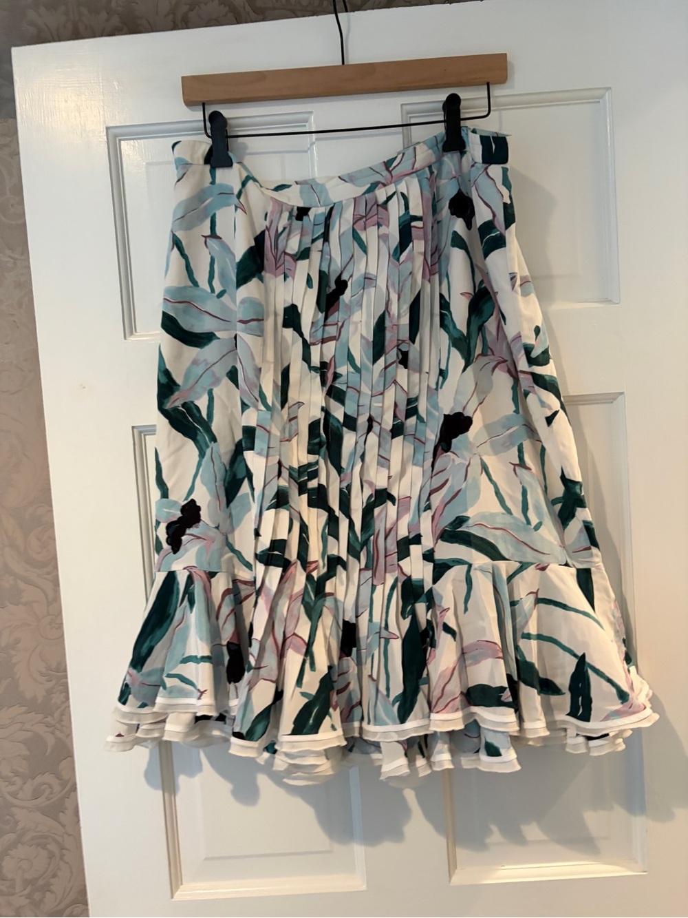 Pleated Floral Midi Skirt in White with Teal & Lilac Tory Burch Louisa 14 xl